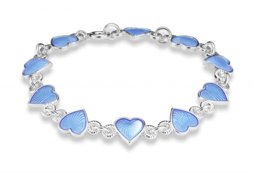 Armbånd til barn med lys blå emaljerte hjerter fra Pia og Per