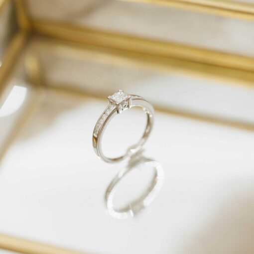 Hvitt gull ring med princesscut diamanter 0,33 ct - Bilde 3