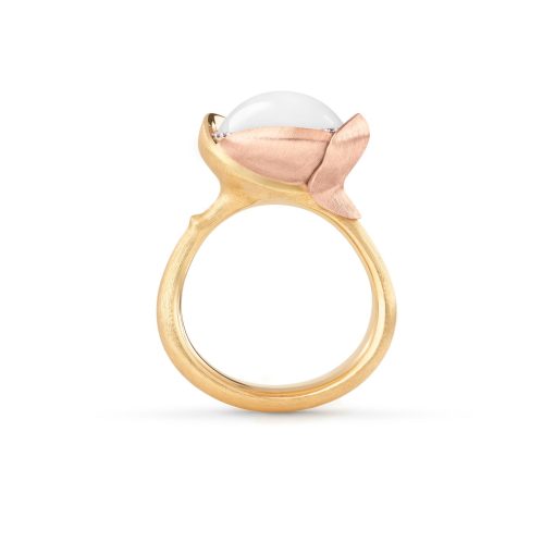 OLE LYNGGAARD COPENHAGEN Lotus ring 3 i gult gull med hvit månesten - Bilde 2