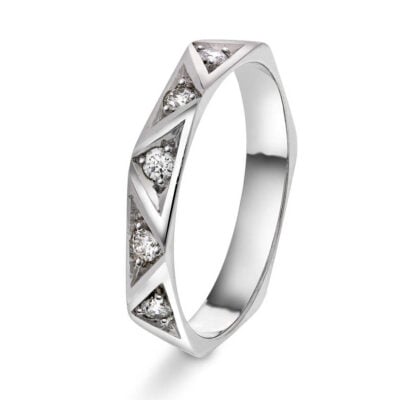"Fasett" ring i hvitt gull med 0,10 TW.SI , spredte diamanter