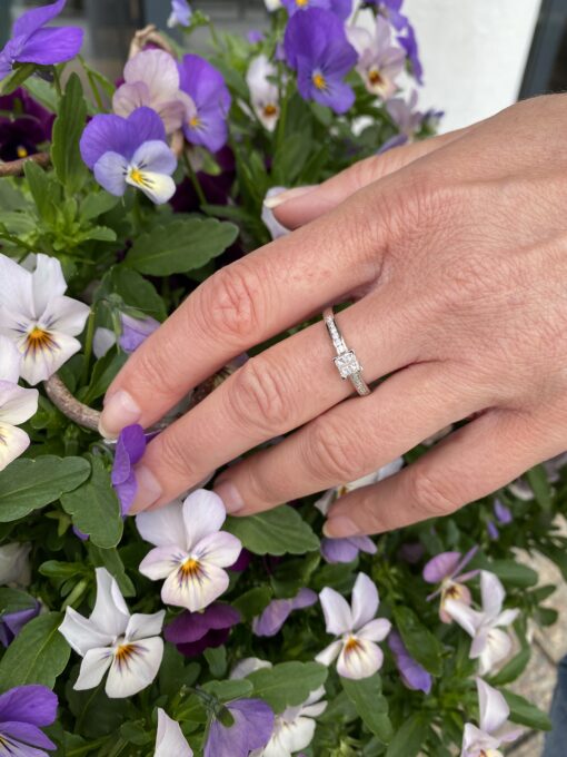 Hvitt gull ring med princesscut diamanter 0,33 ct - Bilde 2