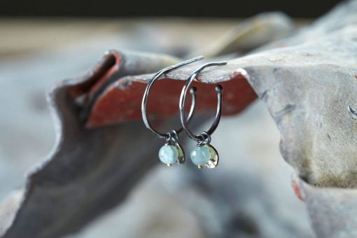 By Birdie "Ears creol swing" sølv øreringer med gull detaljer og akvamarin - Bilde 3