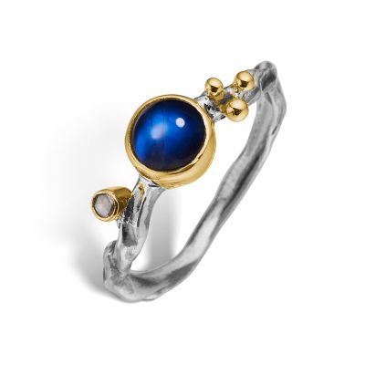 By Birdie "Grace single Rainbow moonstone" i sølv med gult gull detaljer, diamant og regnbue månesten